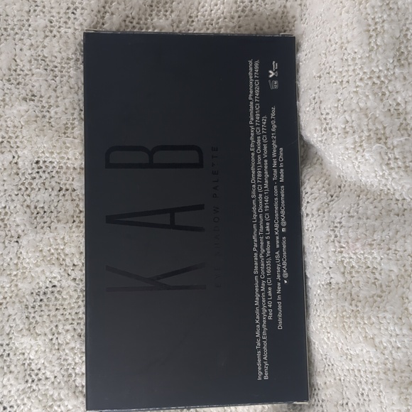 KAB Day + Night Eyeshadow Palette, 21.6g/0.76oz - Picture 7 of 11